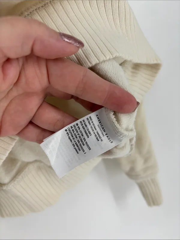 American Eagle lived in butterfly small sweatshirt - Image 3
