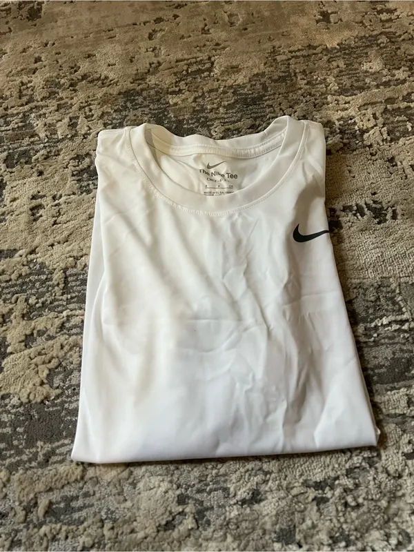 NWT Nike White Legend Short Sleeve T-Shirt Size Small - Image 2