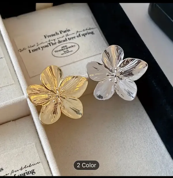 Alloy Flower Statement Solid Metal Design Gold Ring - Image 3