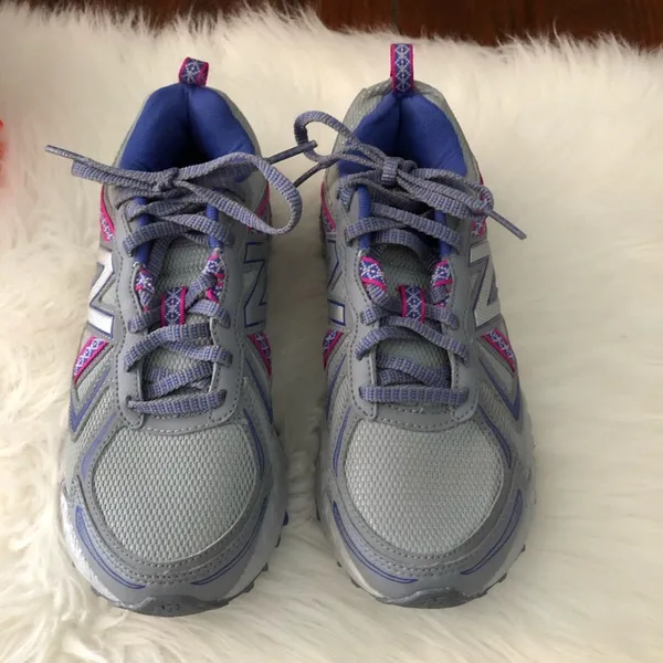 New Balance Grey & Pink Tennis Shoes - Image 2