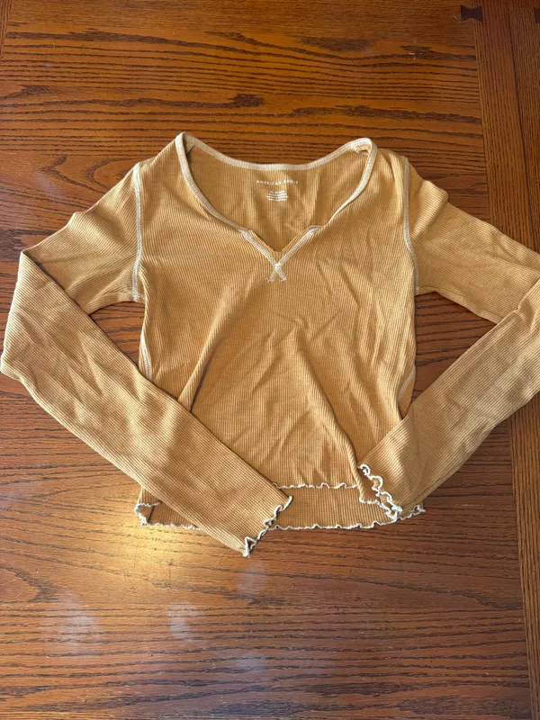 American Eagle Cropped Long Sleeve - Image 2