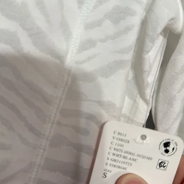 Free People Tempo Jacquard Turtleneck size small in white - Image 6