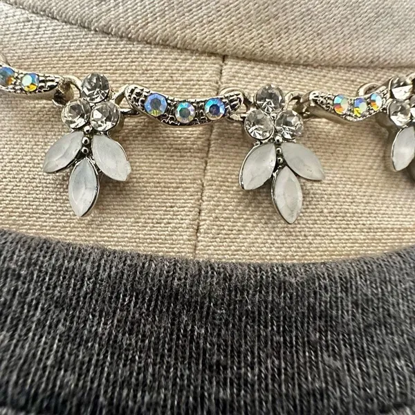 Silver tone rhinestone flower necklace Silver - Image 2