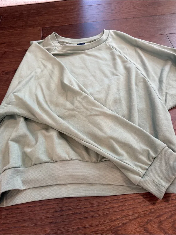 GAP Women’s Sage Green Crewneck Cropped Sweatshirt Size Medium - C54-045 - Image 5