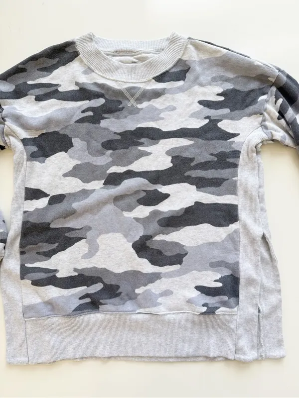Aerie Gray Camouflage Sweatshirt XS - Image 4