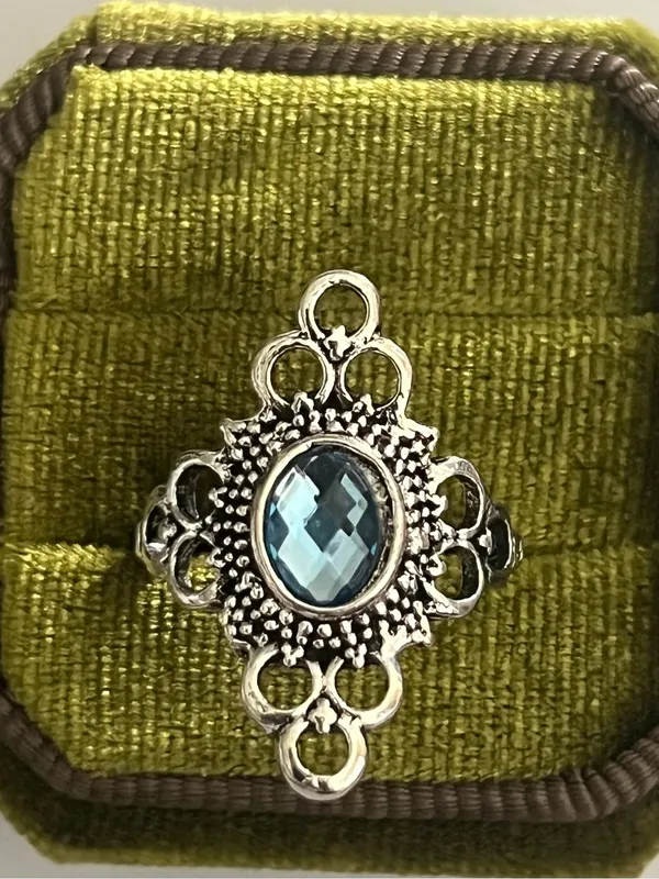 Vintage/Elegant Design Faux Aqua Marine Gemstone Statement Ring Size 7 - Image 2