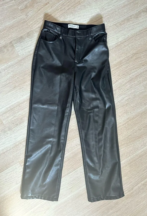 Abercrombie Curve Love Leather 90s Relaxed Pant - Image 3