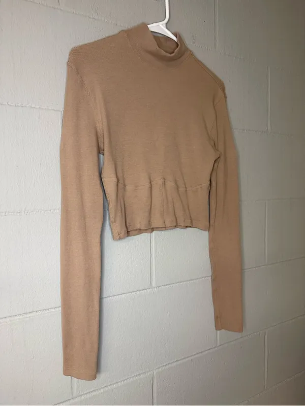 Lululemon LA Turtleneck Long Sleeve in Soft Sand Women’s Size 4 Athletic Top - Image 6