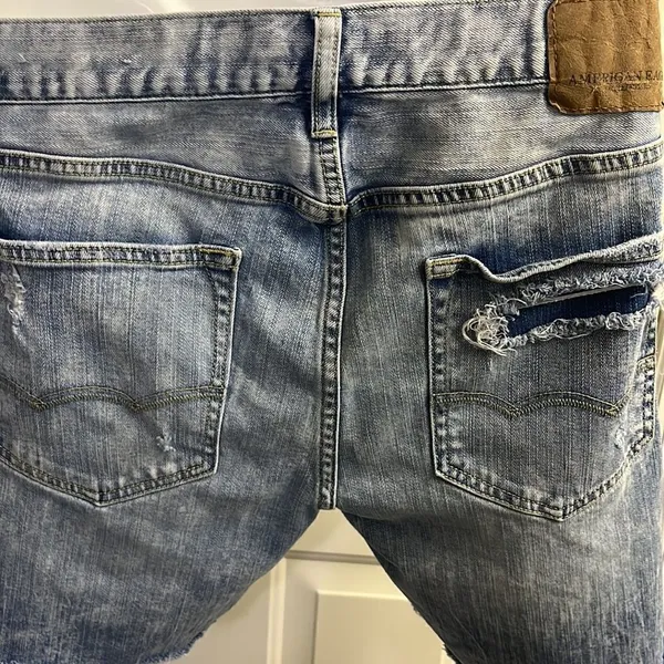 American Eagle Light Wash Distressed Faded Flex Skinny Jean Shorts- Size 34 - Image 9