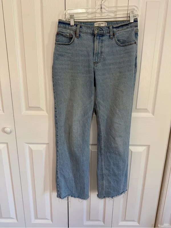 Abercrombie & Fitch The Baggy Low Rise Jean Size 0S - Image 2