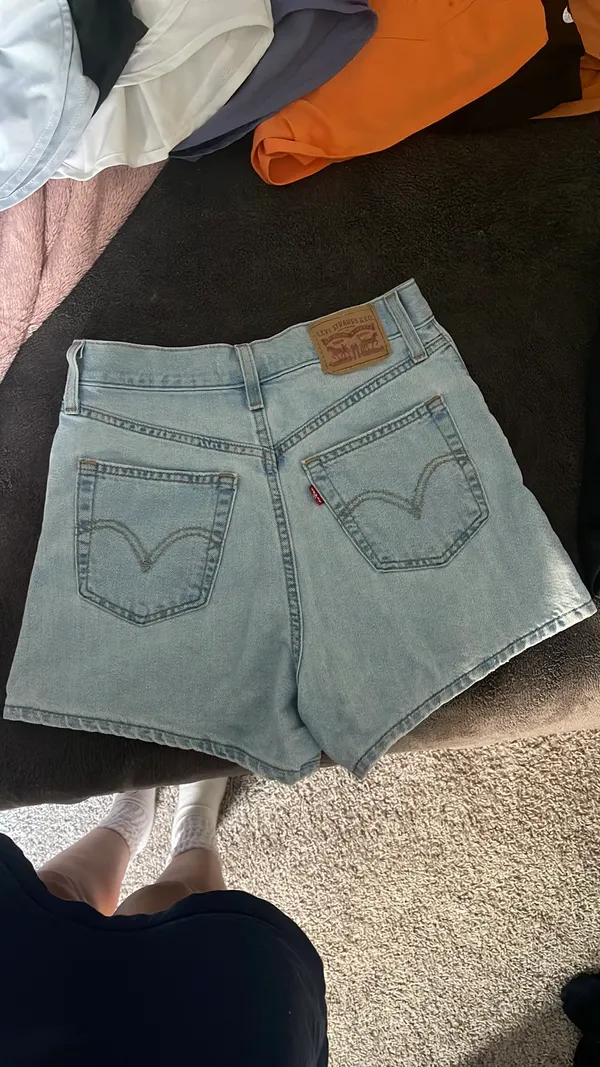 Levi’s Mom Shorts - Image 3