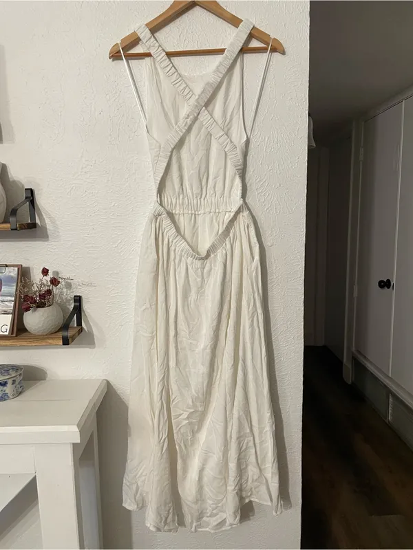 NWT Vici White White Linen Blend Open back Midi Dress Cutout Waist Medium - Image 4