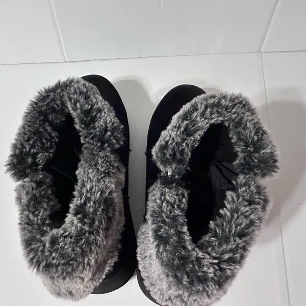 Khombu black suede winter booties women size 8 M - Image 9