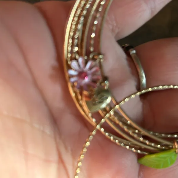 Betsey Johnson Gold Tone Enamel Flower Leaf Bangle Bracelet Set Whimsical Boho - Image 4