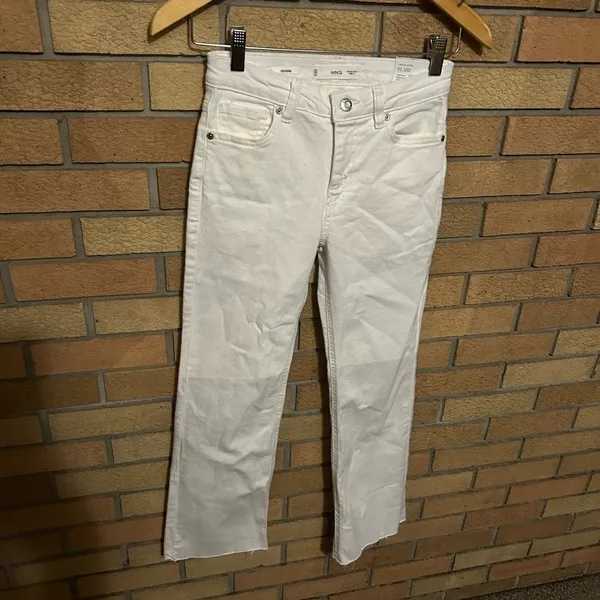 NWT MNG Mango Sienna Flare Cropped Jeans White Raw Hem Women’s Size 2 - Image 4