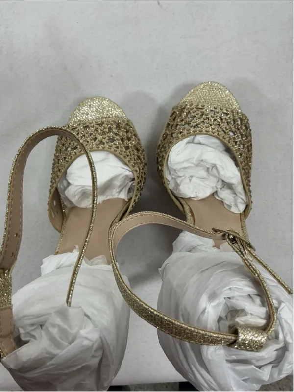Womans New In Box Delicious Cadence Stiletto Formal Sandals Size 9 Gold - Image 5