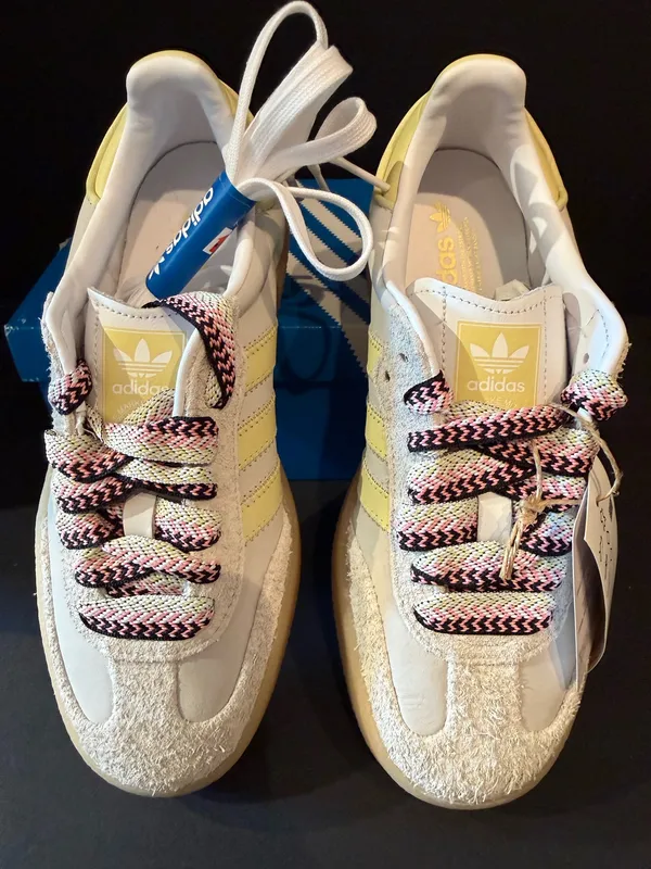 Women’s Adidas Sambae W size 6.5 - Image 3