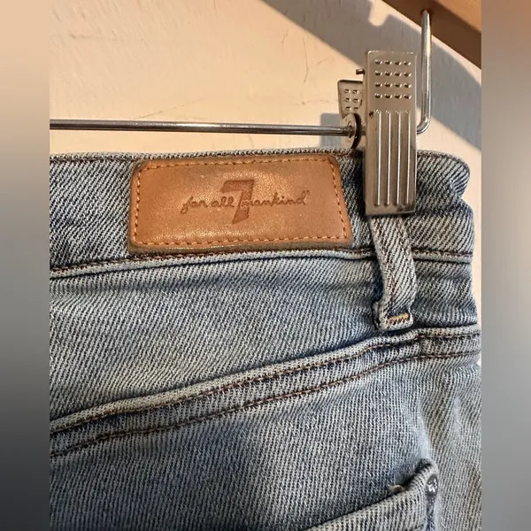 7 For All Mankind Luxe Vintage Edie With Cut Off Hem‎ in Light Blue Wash S28 - Image 9