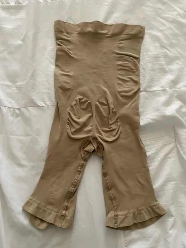 SKIMS seamless sculpt high waisted above the knee shorts - Image 10