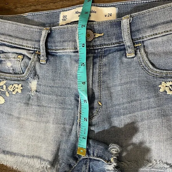 Abercrombie and Fitch Cut Off Shorts Embroidered - Image 6