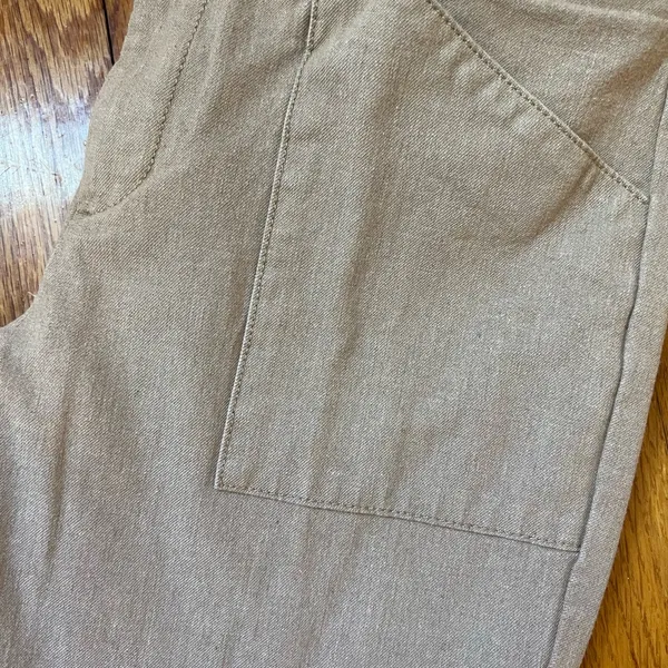 Banana Republic sz 2 slight crop pant - Image 4