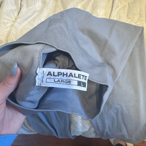 Alphalete Light Gray leggings - Image 2