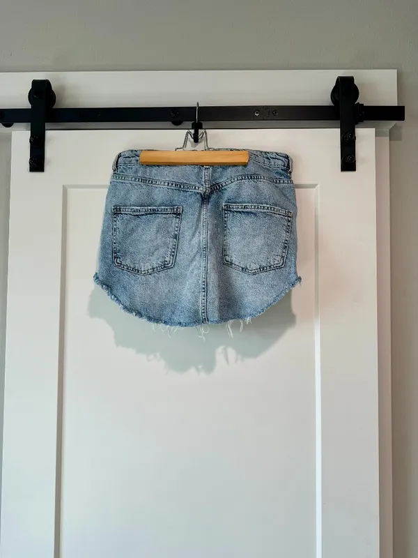 Free People We The Free Raw Hem Denim Mini Skirt Light Wash Size 10 - Image 2