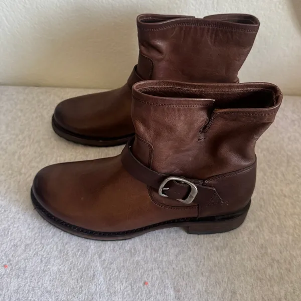 NWOT Frye Veronica Flex Bootie in Stone Size 8.5 - Image 3