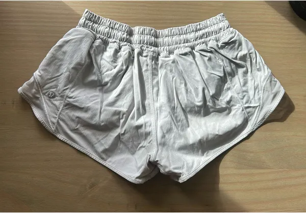 Lululemon Hotty Hot Low-Rise 2.5" - Image 3