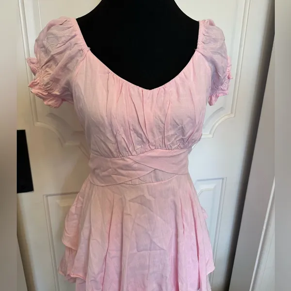 Altar’d State Haisley Double Layered Pink Ruffled Romper NWOT - Image 3