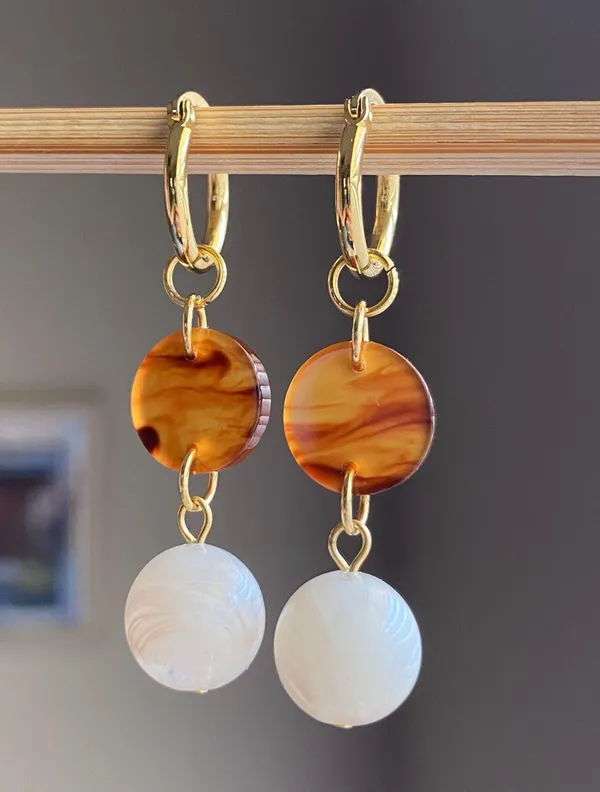Handmade German acrylic beads & tortoiseshell hoop 2WAY dangle earrings🤎 - Image 7