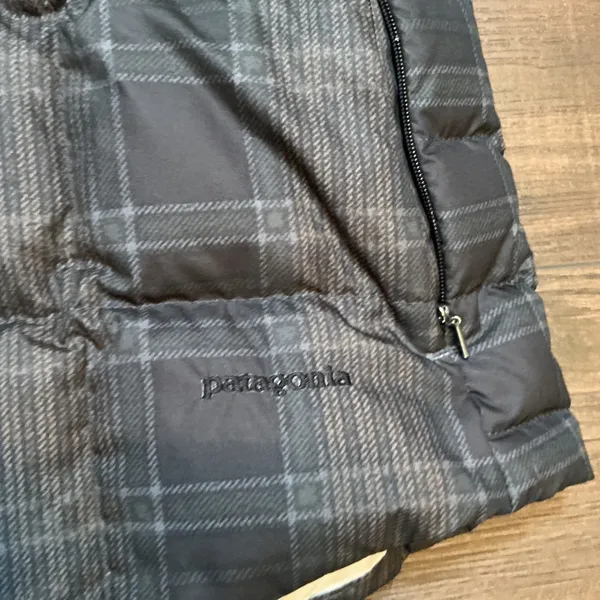 Patagonia Plaid Hooded Down Puffer Vest Black Grey Sherpa Lined Medium Gorpcore - Image 2