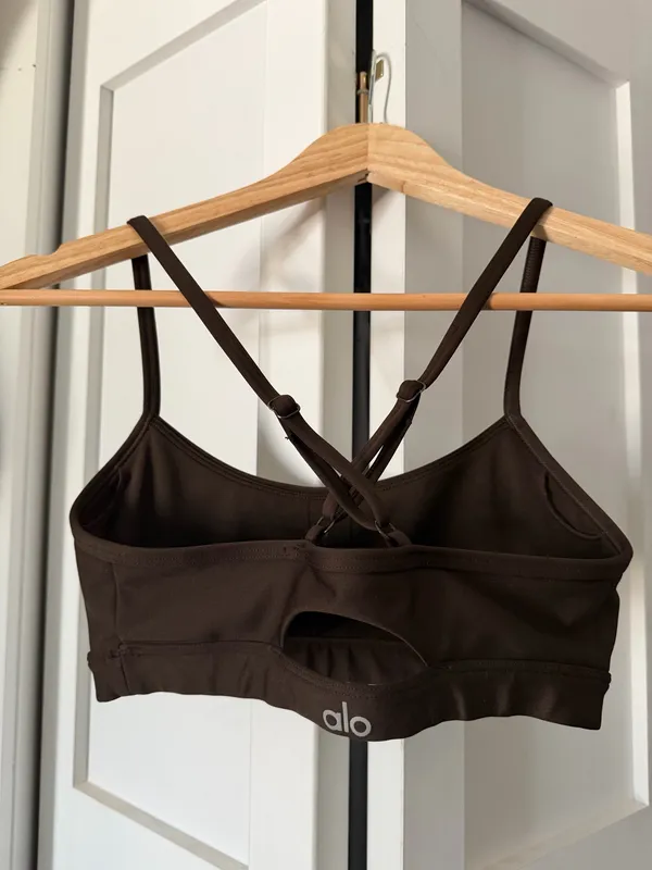 Alo Yoga Airlift Espresso Set Intrigue Bra + High-Waisted Leggings - Image 6