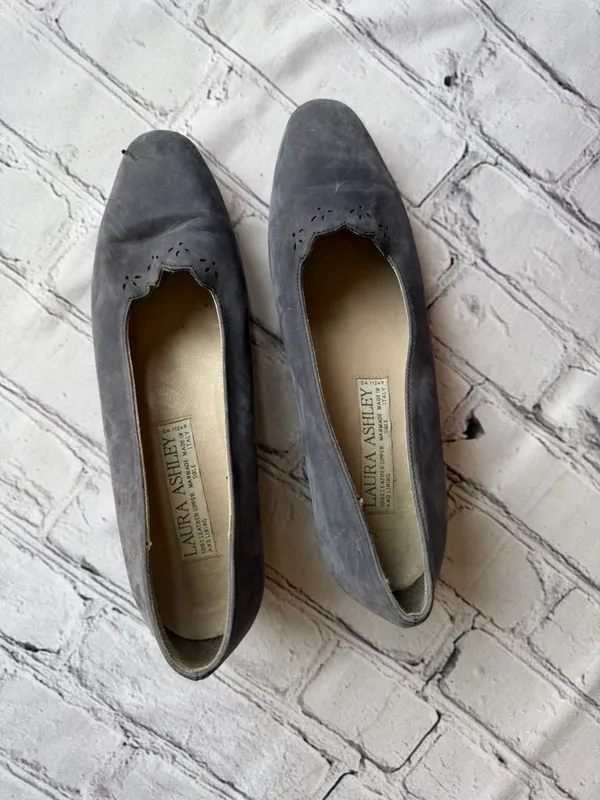 Vintage 1980s Laura Ashley Blue Suede Pumps Made In Italy Size 38 Cottage Core - Image 4