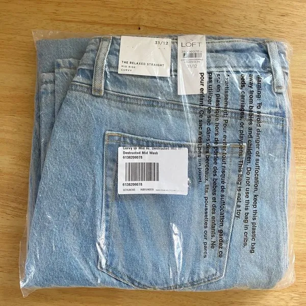 NWT Loft the relaxed straight mid rise curvy Destructed mid Wash Size 31 / 12 - Image 9