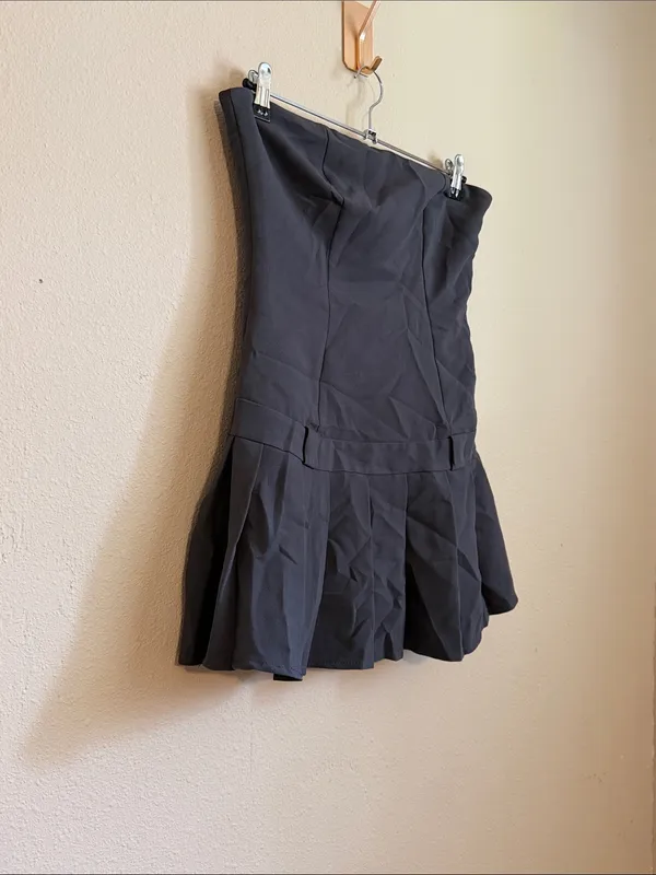 EDIKTED Pleated Drop Waist MINI DRESS‎ in Dark Gray Size Medium NWT - Image 3