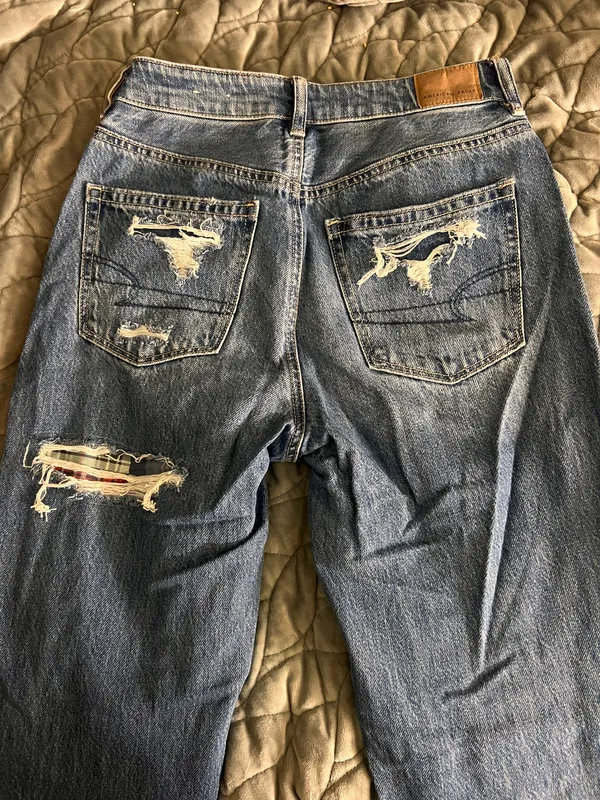 Outfitters Mom Jeans - Image 7