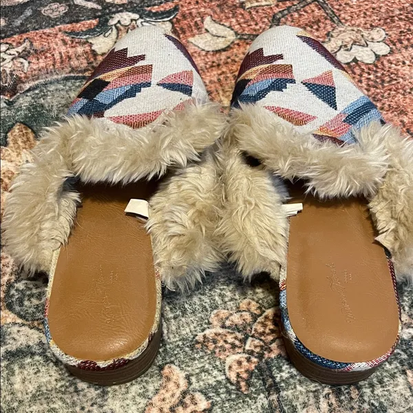 Universal Threads Multicolor Fur-Lined Mules - Image 2