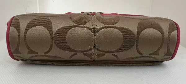 Coach | ladies Signature Jacquard clutch wallet. - Image 3