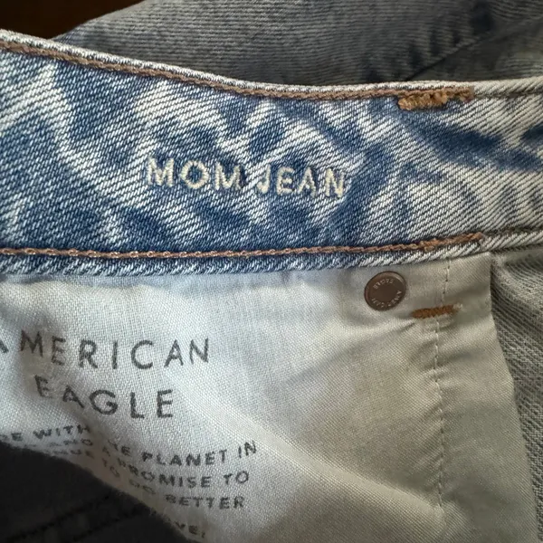 American Eagle Strigid Mom Jean Pants Light Wash High Rise Women Size 6 - Image 8