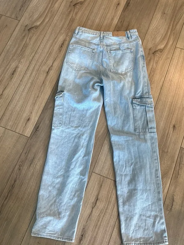 PacSun 90s boyfriend size 27 light wash cargo jeans - Image 4