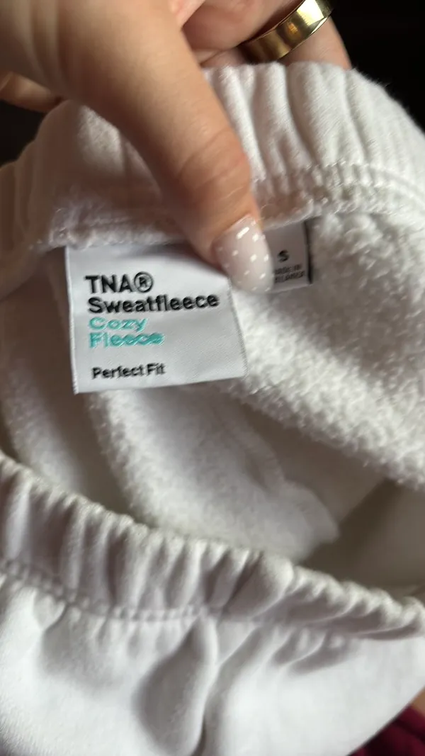Aritzia TNA Shorts Fleece - Image 3