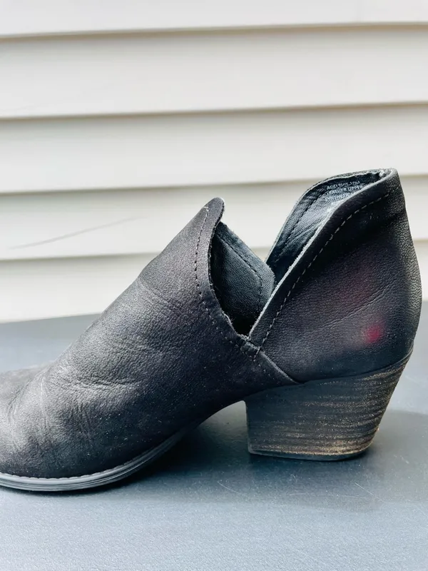 Steve Madden slip on black leather side vent Ankle Booties - Image 5