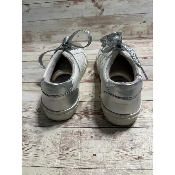 Steve Madden Lace Sneakers Women's Size 6.5 White Silver Sparkle Laces Beige - Image 5