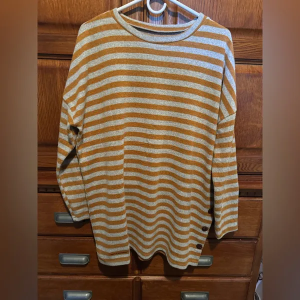 Simply Southern Striped Side Button Sweater Size L Camel/Gray Soft Casual Top - Image 2