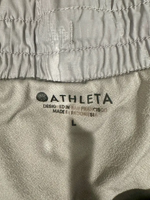 Athleta Gray Floral Dolphin Hem Running Shorts Women’s Large - Image 5