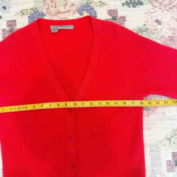 360 Cashmere Cardigan Sweater Medium Quiet Luxury Soft Capsule Holiday Red - Image 5