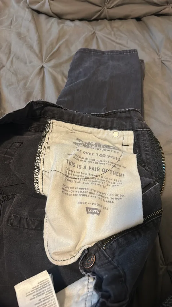 Levi’s Jeans Dark Wash - Image 2