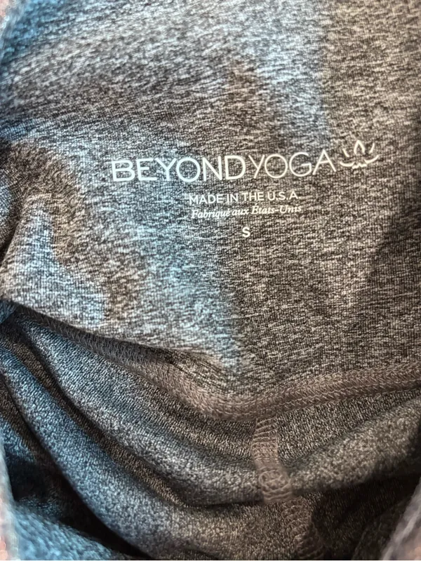 Beyond Yoga Dusted High Waisted Midi legging in Rose Gold size Small - Image 9