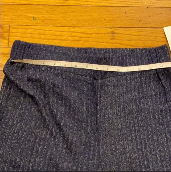 NWT  Ribbed Haci Cropped Athleisure Capri - Image 4